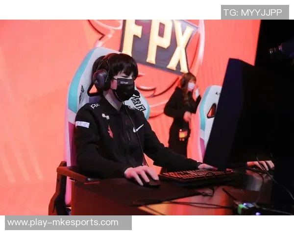 FPX在S15电竞总决赛CSGO中的表现分析与战术转变的得失总结
