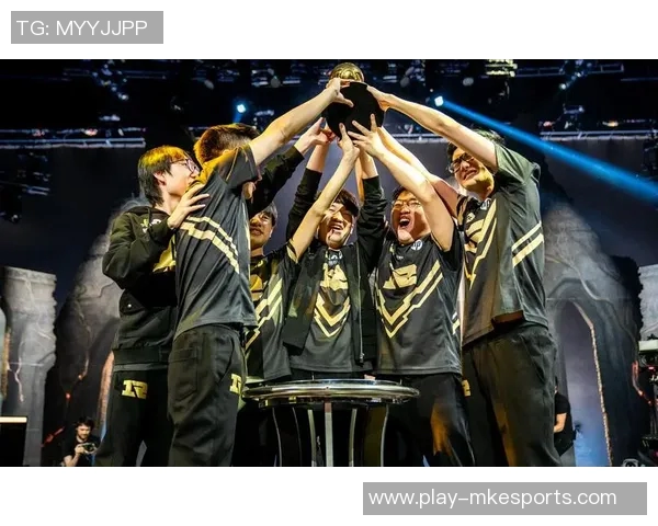 深入剖析RNG战队实力对比及其在赛场上的表现与潜力 深入剖析RNG战队实力对比及其在赛场上的表现与潜力